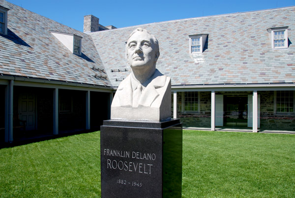 FDR monument at the Presidential Library & Museum  - Photo by Hideaway Report editor