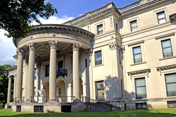 Exterior of Vanderbilt Mansion - Photo by Hideaway Report editor