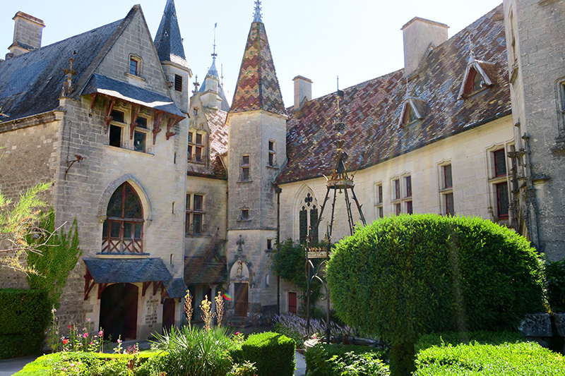 Château de la Rochepot - Photo by Hideaway Report editor