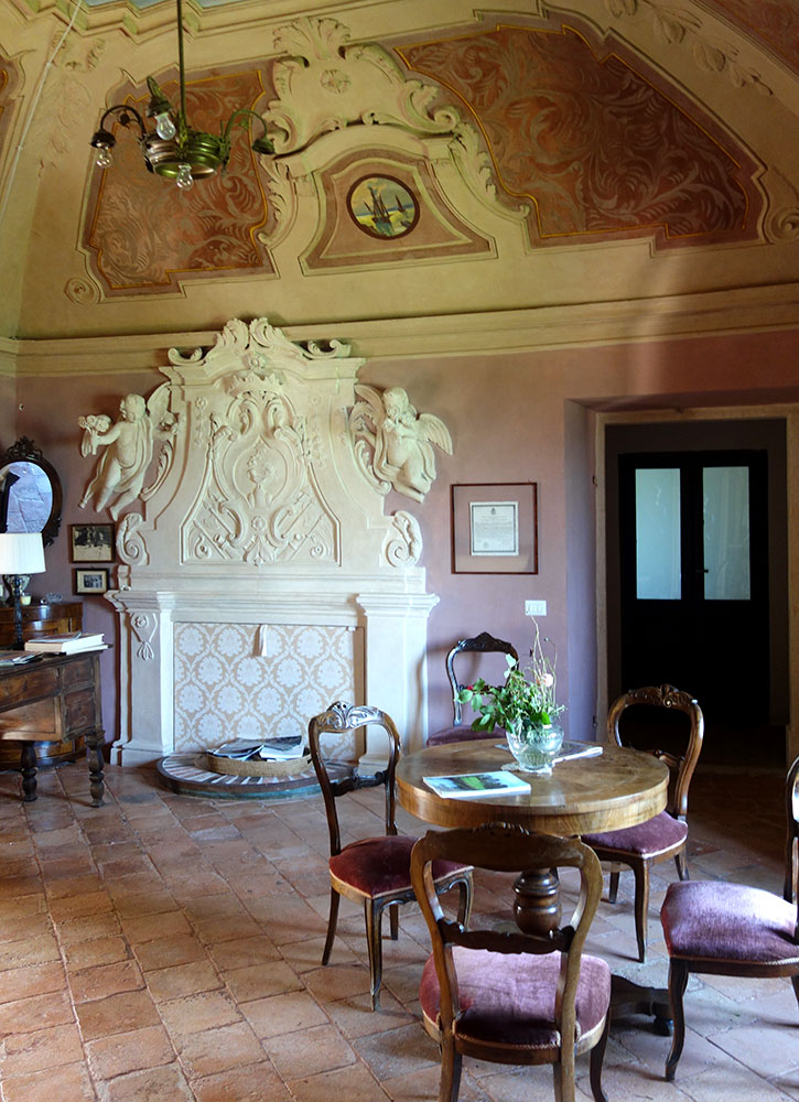 The lounge at Casa Rosati in Ripa di Fagnano Alto, Italy - Photo by Hideaway Report editor