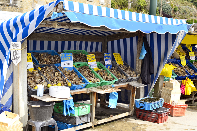 Oyster stand in Cancale - © Fritz Hiersche/iStock/Thinkstock