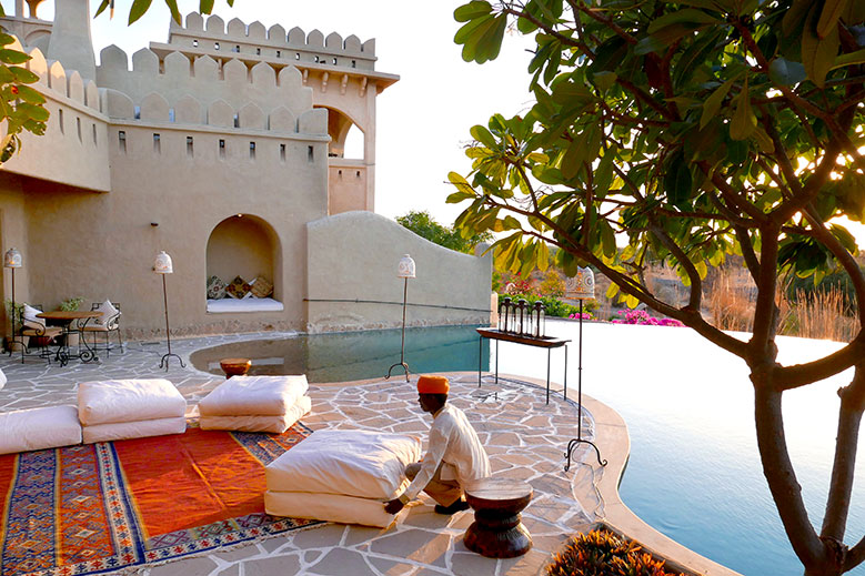 Отель про индию. The Oberoi Udaivilas, Индия. Oberoi - Deluxe в Индии. Oberoi Udaivilas (Удайпур, Индия) номер. Oberoi Udaivilas, Удайпур, Индия ресторан.