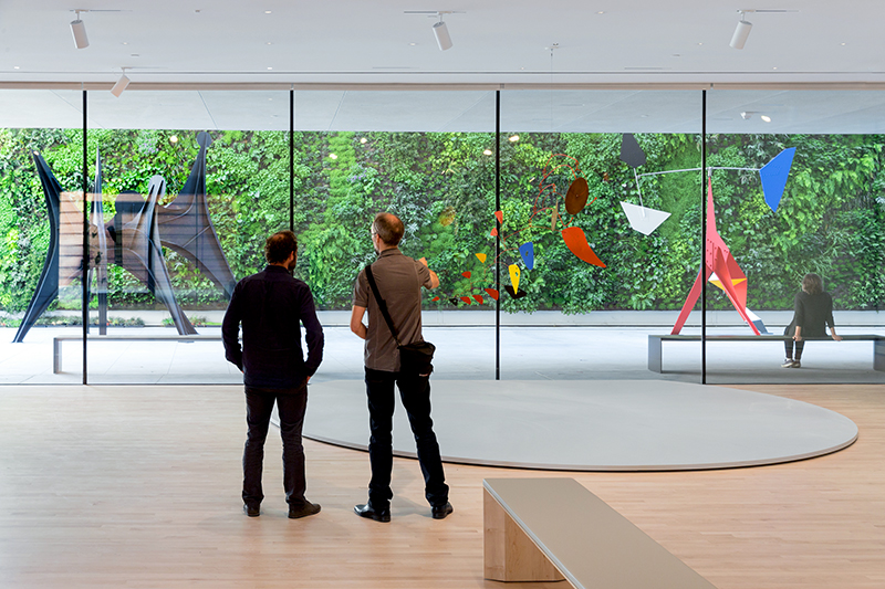 <em>Alexander Calder: Motion Lab</em> and living garden wall at SFMOMA - © Iwan Baan / Courtesy SFMOMA