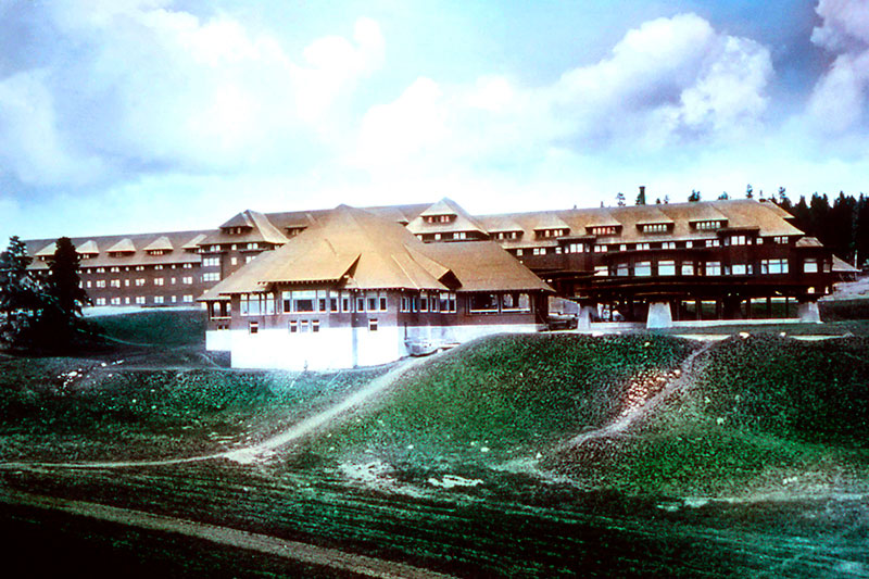 Canyon Hotel, circa 1911 - © National Park Service