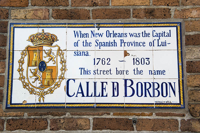 A sign reminds visitors of the Spanish influence on New Orleans.