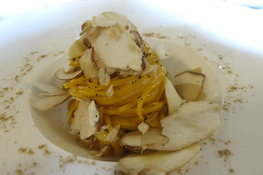 Linguine with white truffles at <em>Guido</em>, Serralunga d'Alba, Italy © Photo by Hideaway Report editor